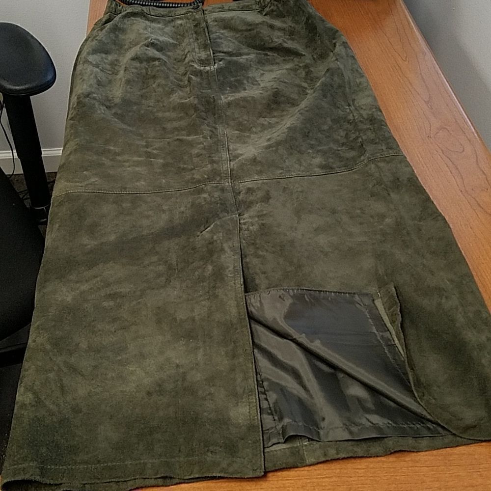 Drapers & Damons dark olive green size 8 100% leather (feels like suade)skirt. - Picture 2 of 11
